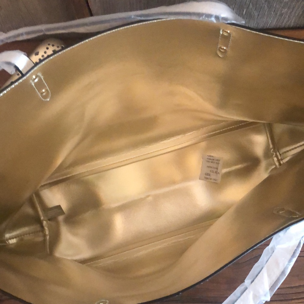 Victoria’s Secret Tote with Pouch - Picture 7 of 17